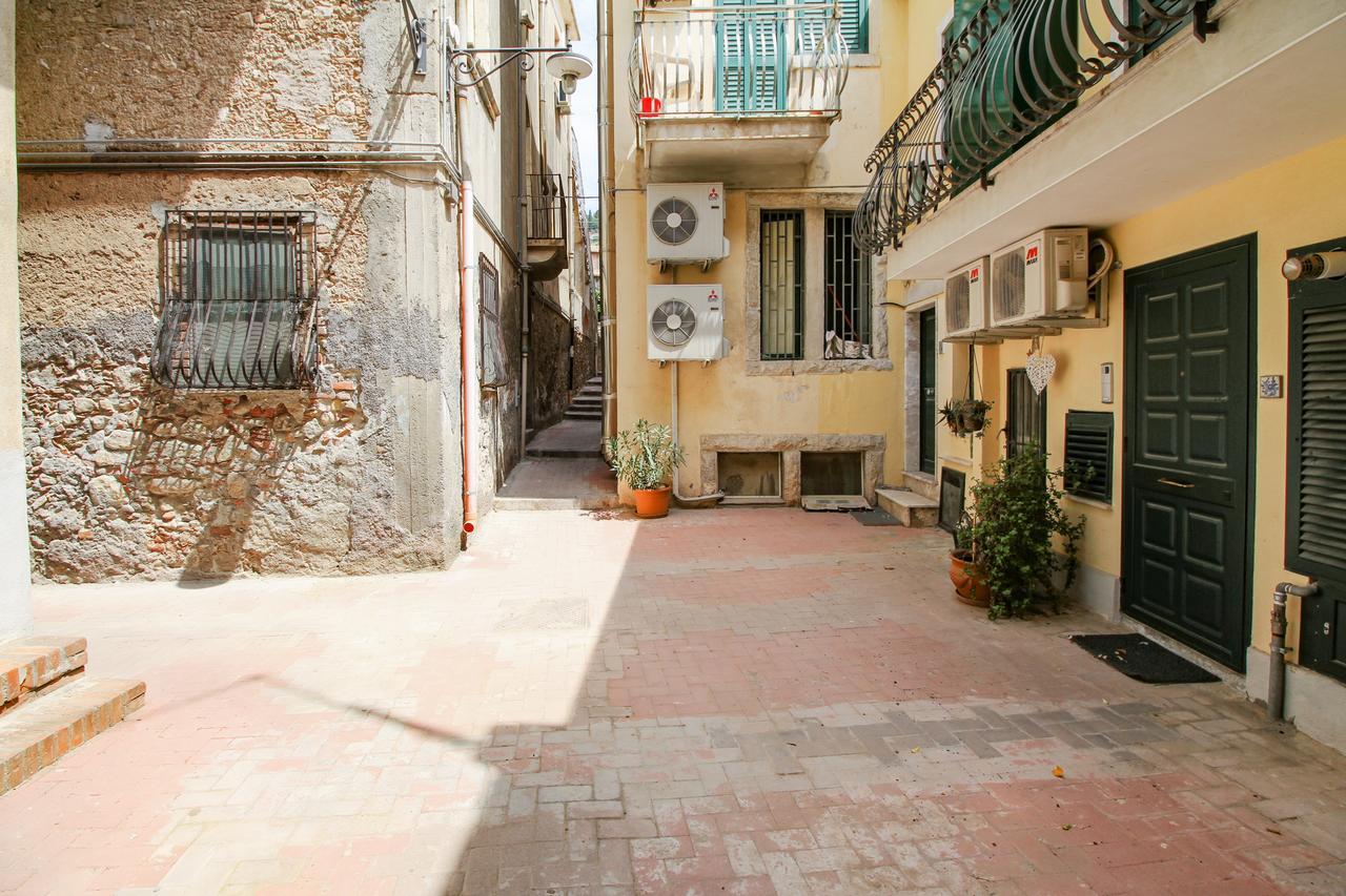Taormina Sunny Experience Apartment Bagian luar foto